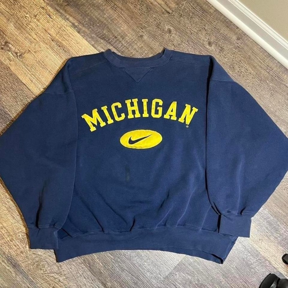 Vintage 1990s Nike university of Michigan sweatshirt Size XL